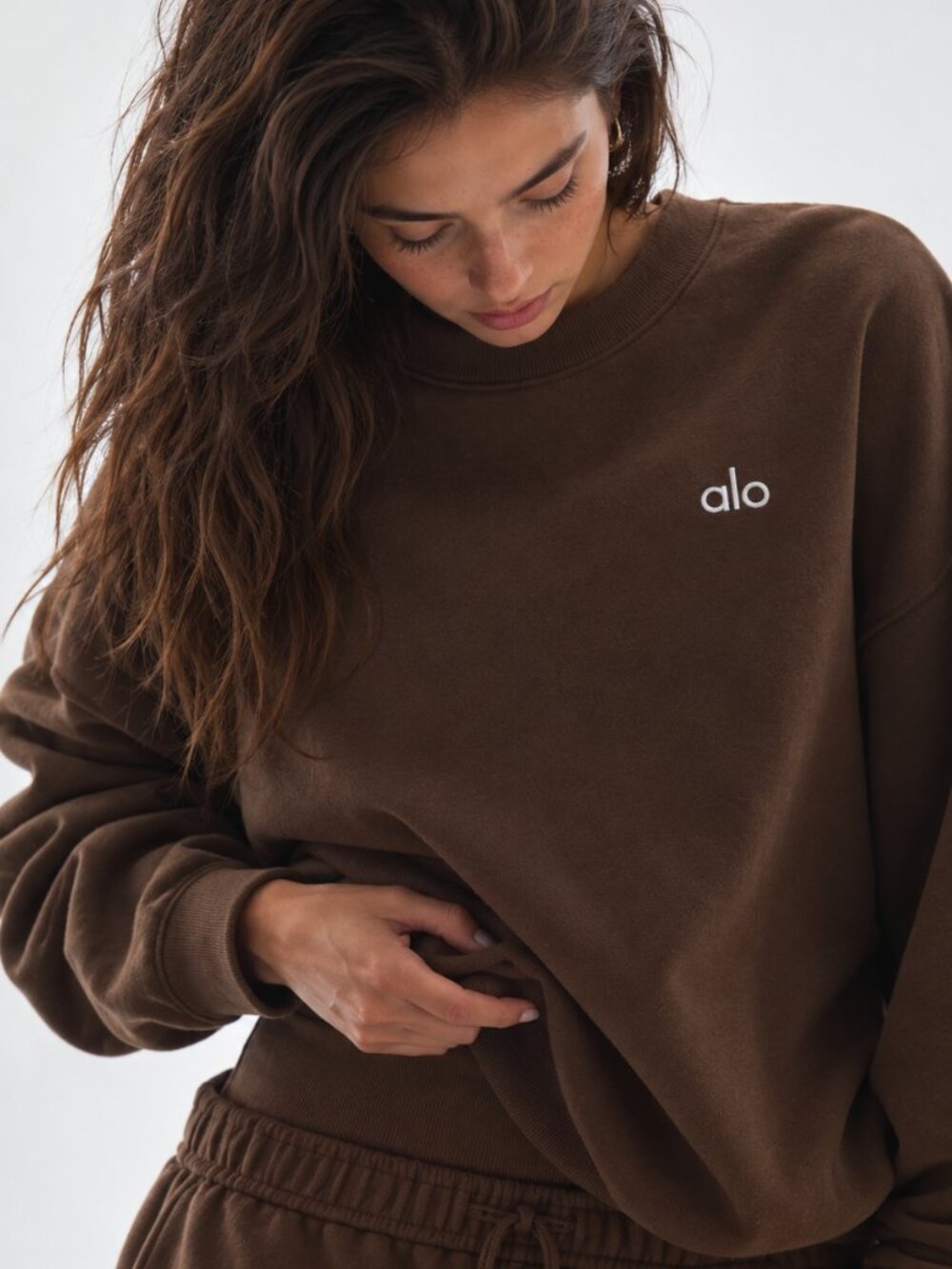 ALO Yoga Unisex Accolade Sweatshirt & Straight Leg Sweatpant Set Espresso M NWT - Picture 3 of 11